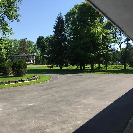 Nightshade Inn & Gardens Camillus Экстерьер фото