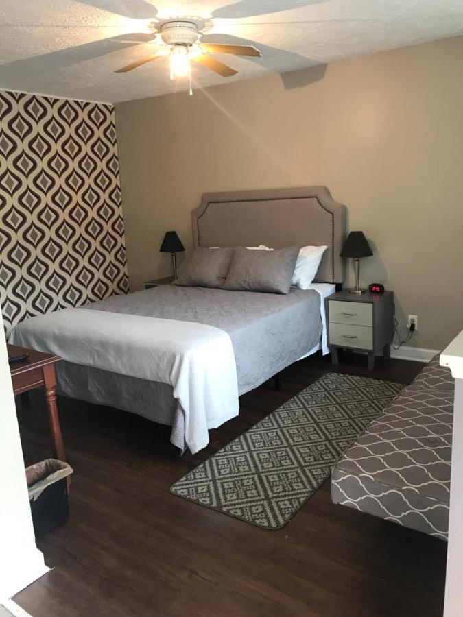 Nightshade Inn & Gardens Camillus Экстерьер фото