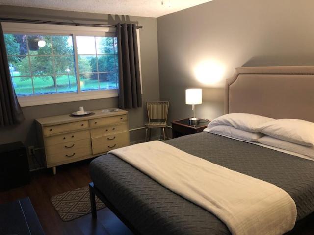 Nightshade Inn & Gardens Camillus Экстерьер фото