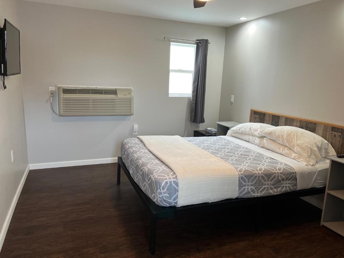 Nightshade Inn & Gardens Camillus Экстерьер фото