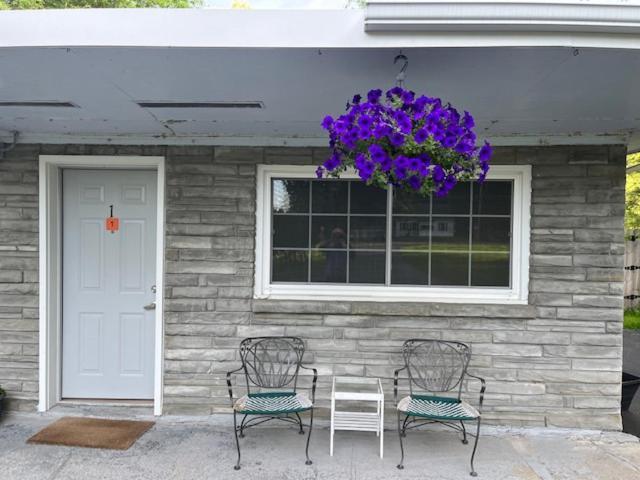 Nightshade Inn & Gardens Camillus Экстерьер фото
