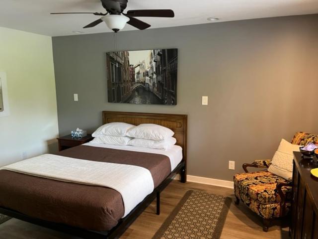 Nightshade Inn & Gardens Camillus Экстерьер фото